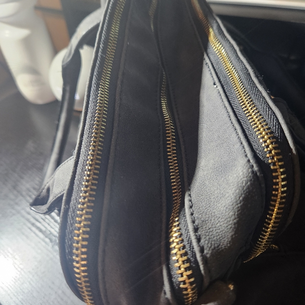 Francesca's Black Cut Out Pattern Handbag - Picture 2 of 4
